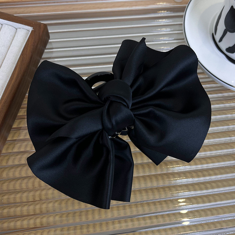 Agrafă de Păr Shark cu Aplică Mare din Satin