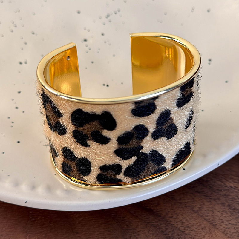 Браслет з відкритою манжетою леопардового та зебрового принту