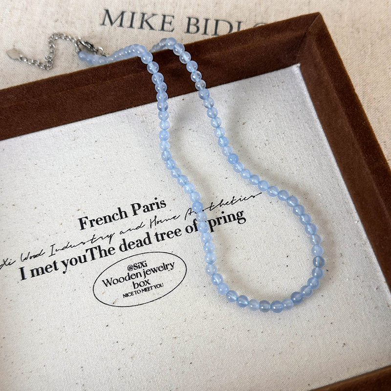 قلادة بحرية زرقاء بالخرز