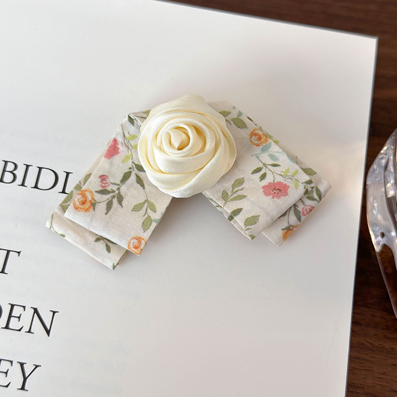 Цветочная заколка-уточка с розовым бантом