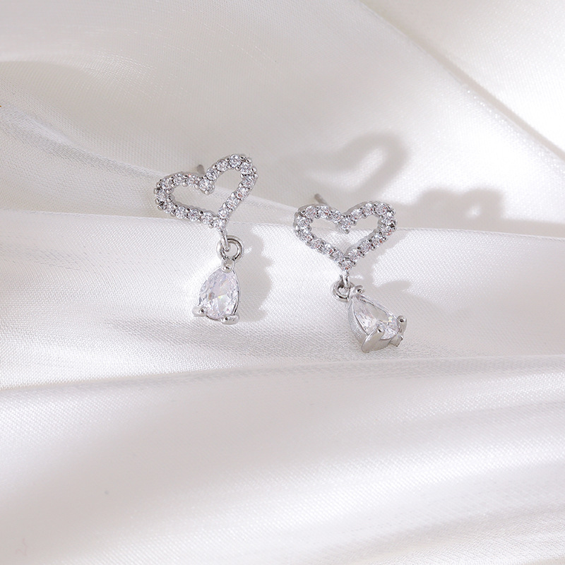 Σκουλαρίκια ζιρκονία καρδιά με φούντες