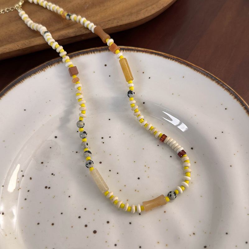 Намисто зі скляних намистин та мушлі