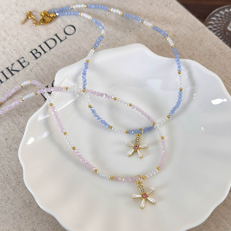 Кришталево-перлинне намисто з п'ятипелюстковою квіткою