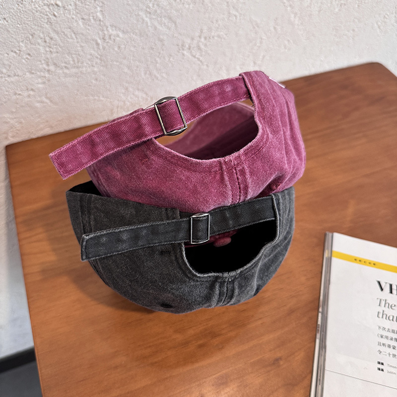 Boné de Baseball Lavado e Desgastado com Letras Rasgadas