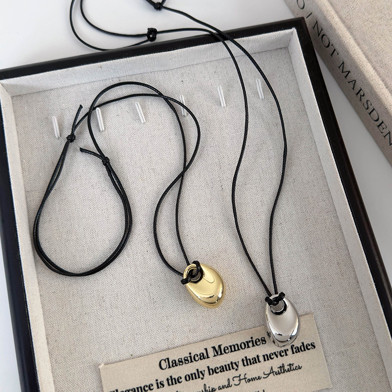 Геометричний кулон-біб