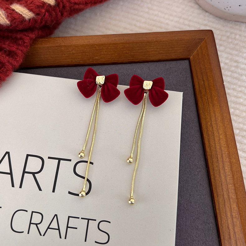 Burgu Flok Çiçekli Küpeler