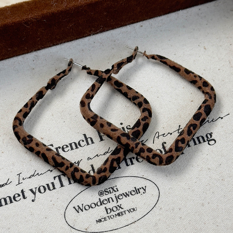 기하학 무늬 레오파드 플록 이어링