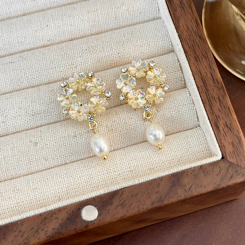 Orecchini con Pendenti a Petali Perlati Strass