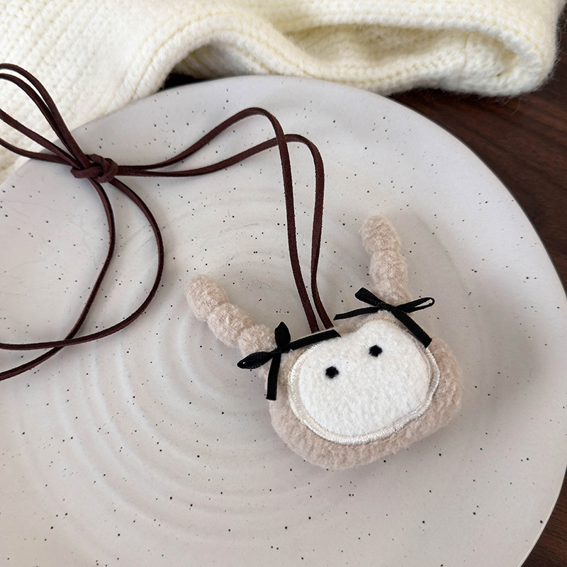 Намисто з кроликом з мультфільму