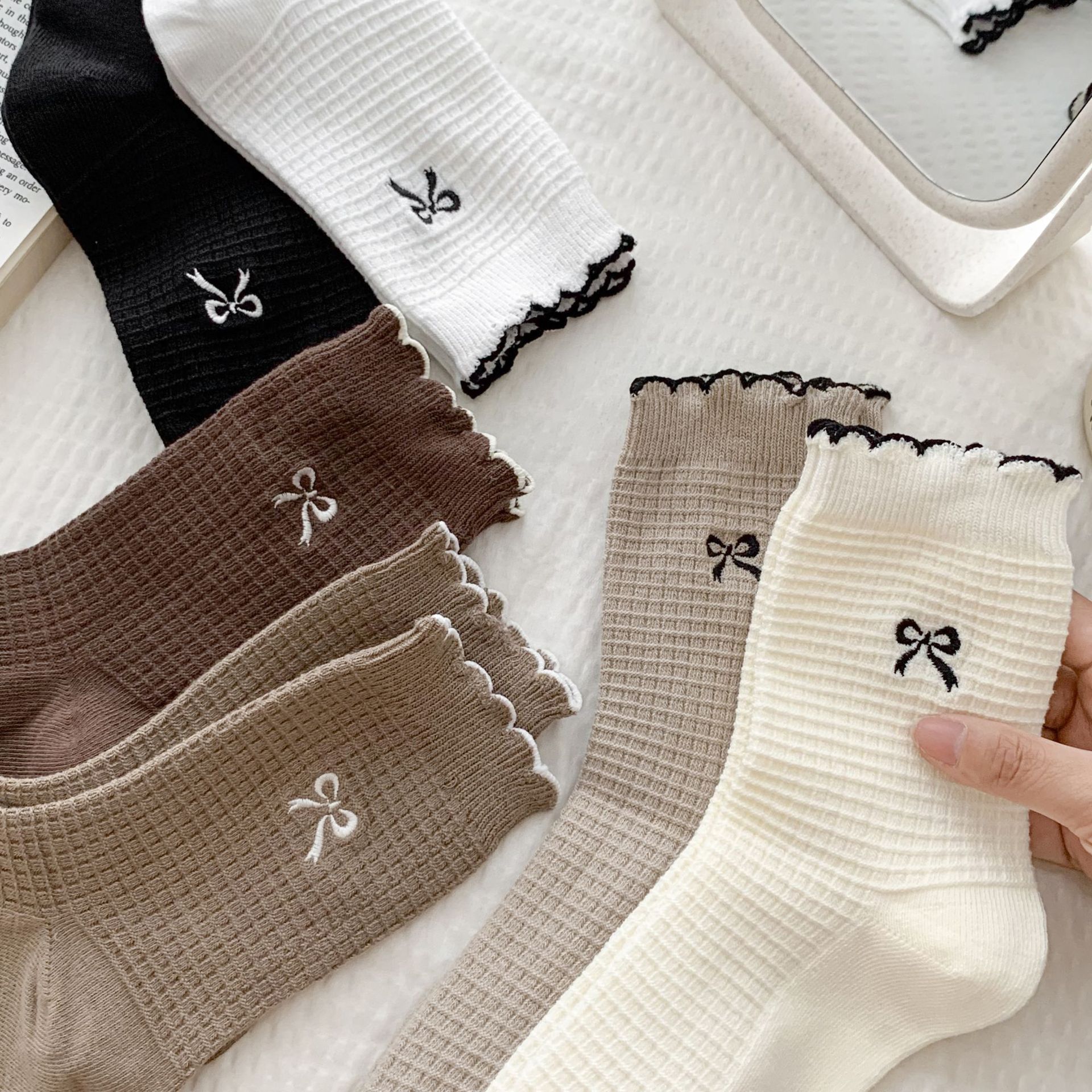 Meias Altas até o Joelho com Bordado de Laço