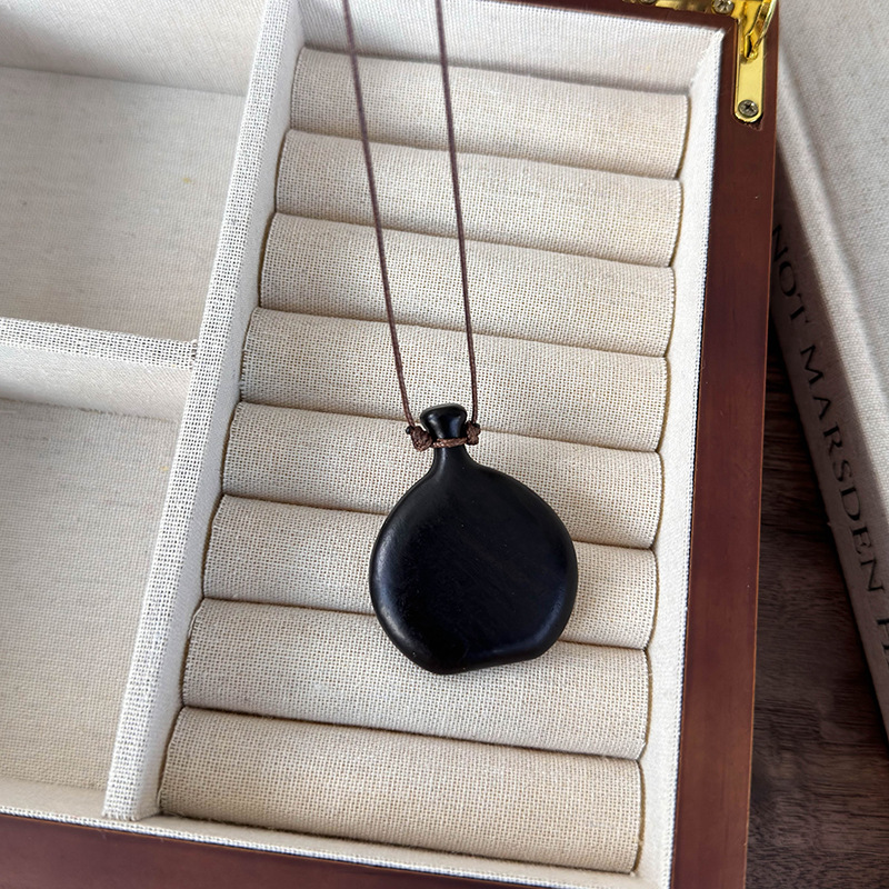 Вінтажний Намисто з Дерев'яним Кулоном Пляшки