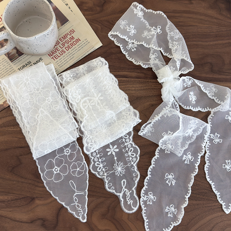 وشاح رأس من الدانتيل مع رباط