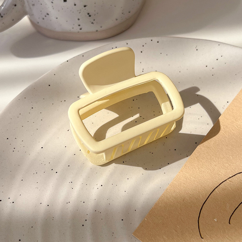 Agravă pătrată mică