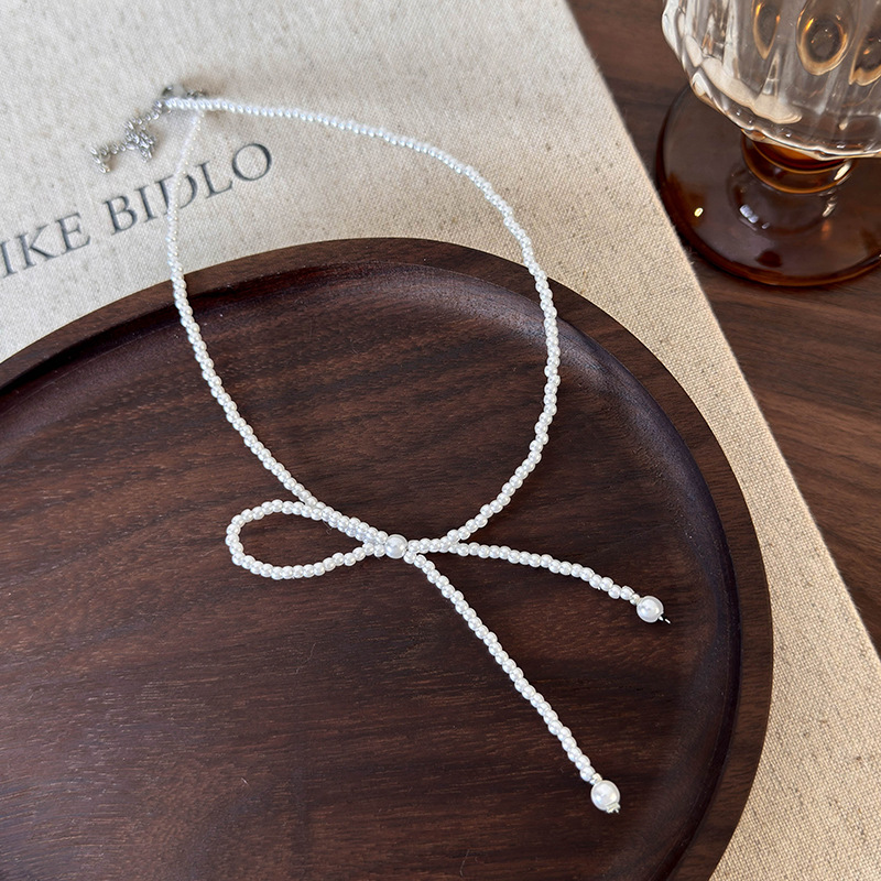 Намисто-чокер з перловою бантом