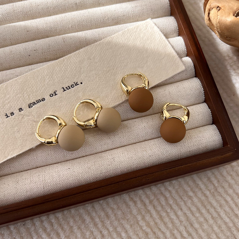 Bông tai vòng bóng mờ