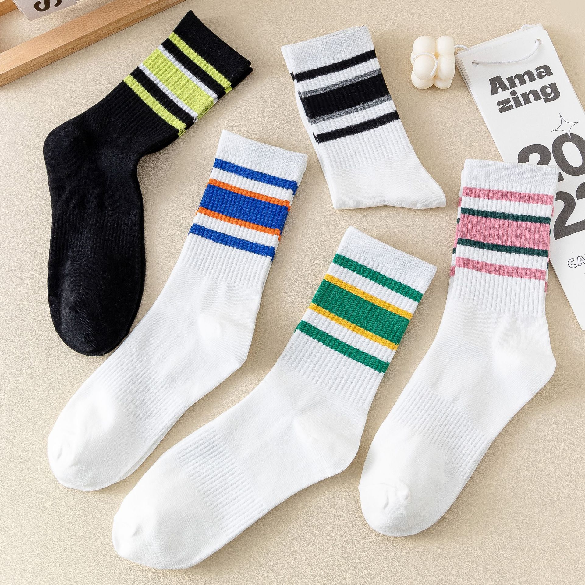 Podkolenky s duhovými pruhy