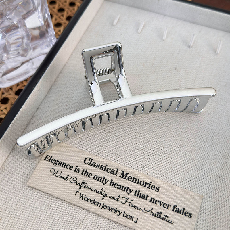 Agravă Metalică Argintie cu Inimă