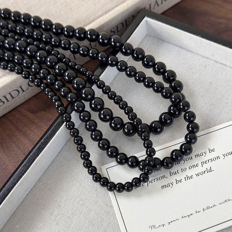 Ожерелье из черных стеклянных бусин