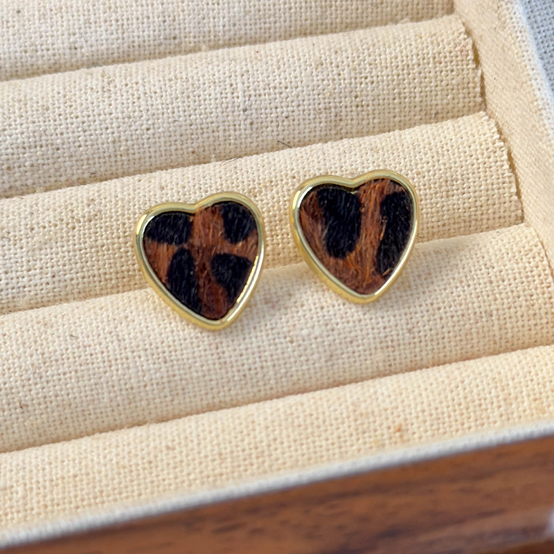 Geometrické Náušnice Srdce s Leopardím Potiskem