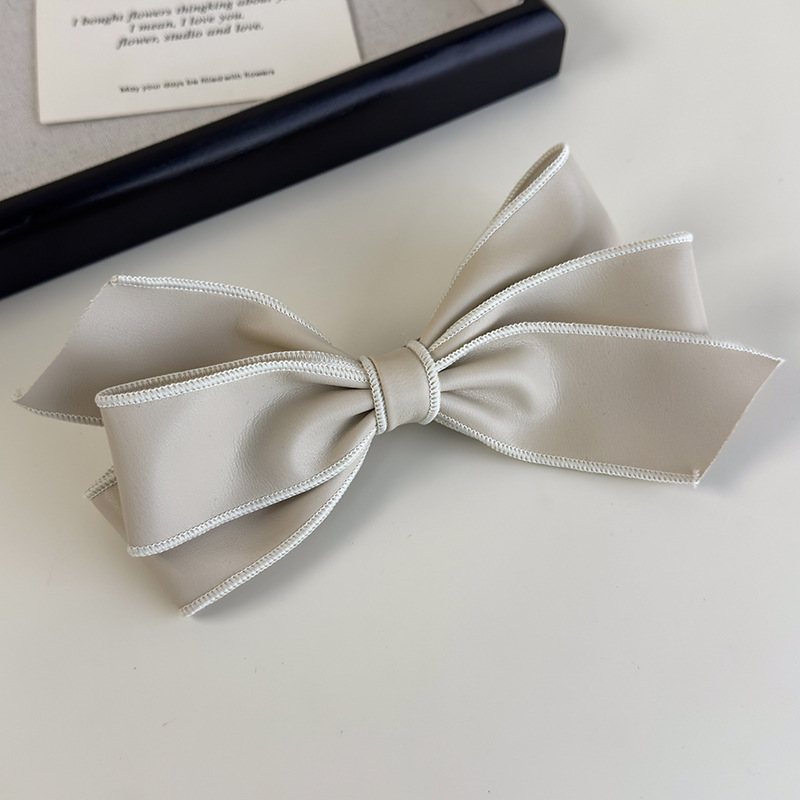 Barrette à Nœud en Cuir