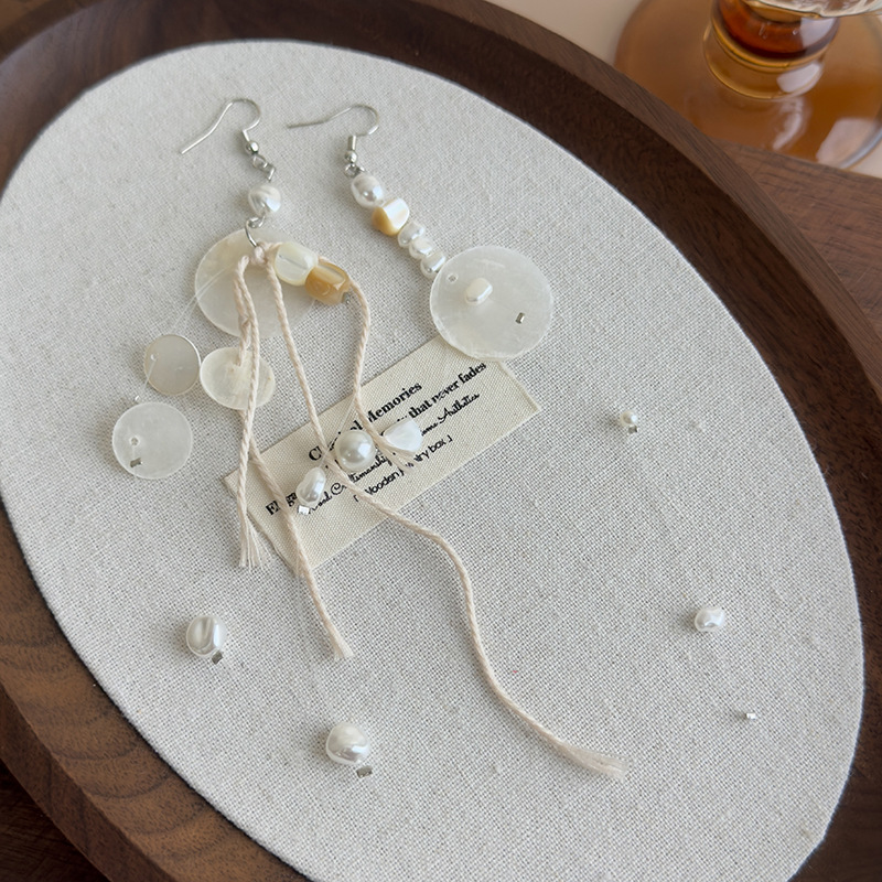 Brincos Longos de Concha com Borlas