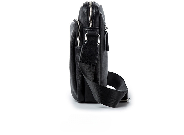 男性用クロスボディバッグ