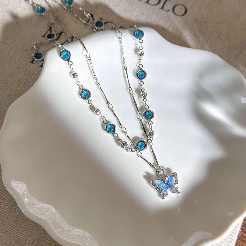 Dvojitý Náhrdelník s Motýlkem