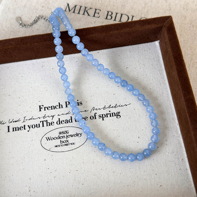 قلادة بحرية زرقاء بالخرز