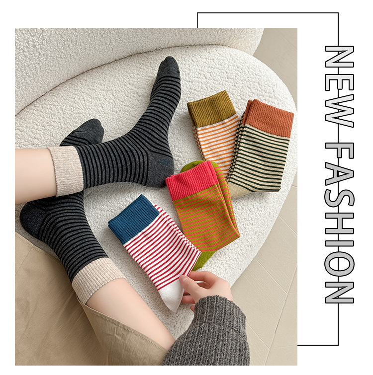 Meias Mid-Calf com Bloco de Cor