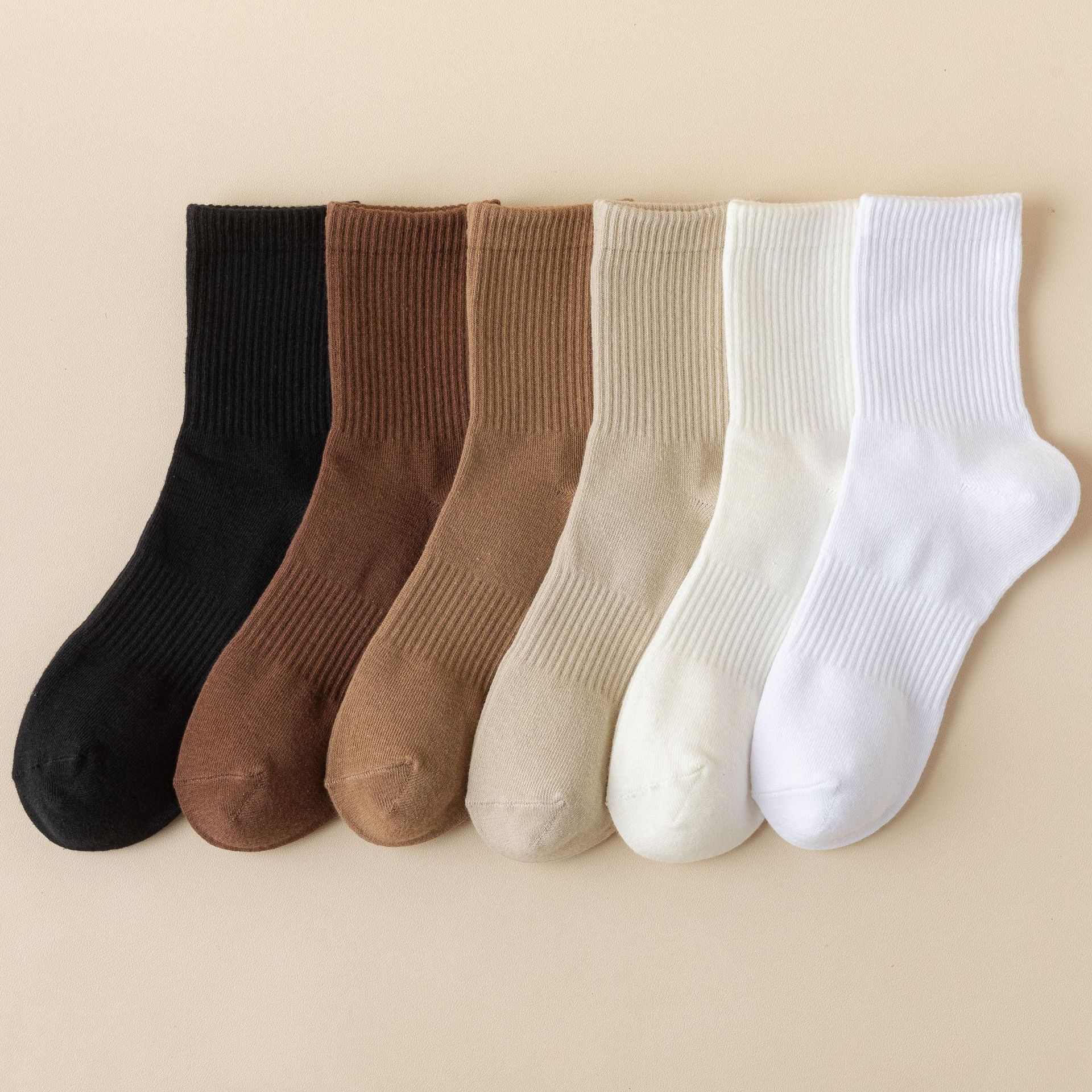 ถุงเท้ากีฬา Mid-Calf สีทึบ