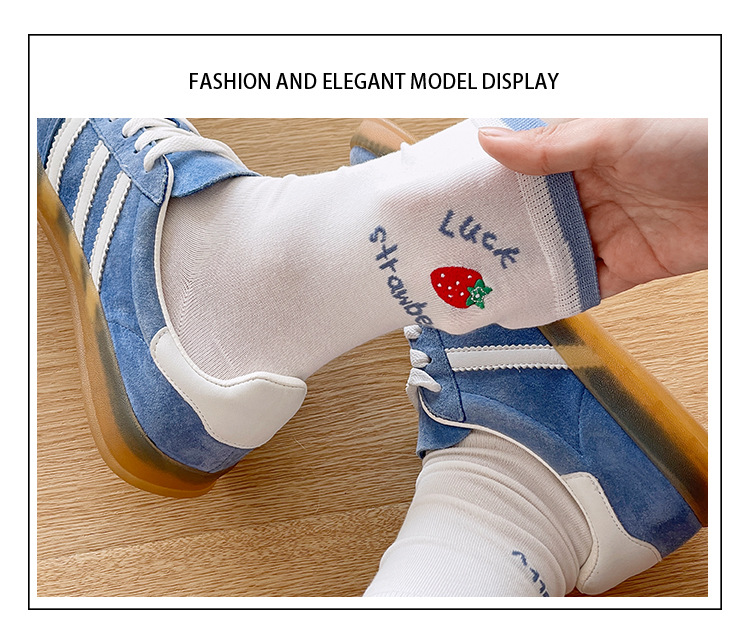 Meias com Estampa de Morango