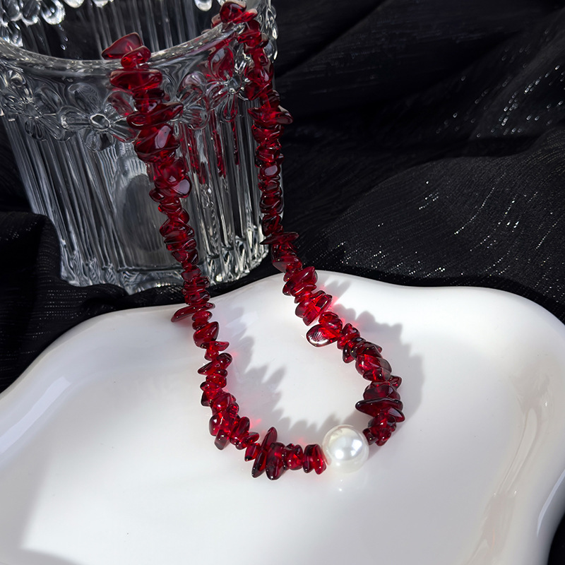 Náhrdelník s Drceným Kamenem a Perleťovými Korálky