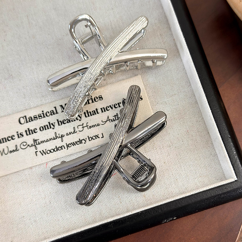 Металева Заколка-Акула X-Подібна Крос