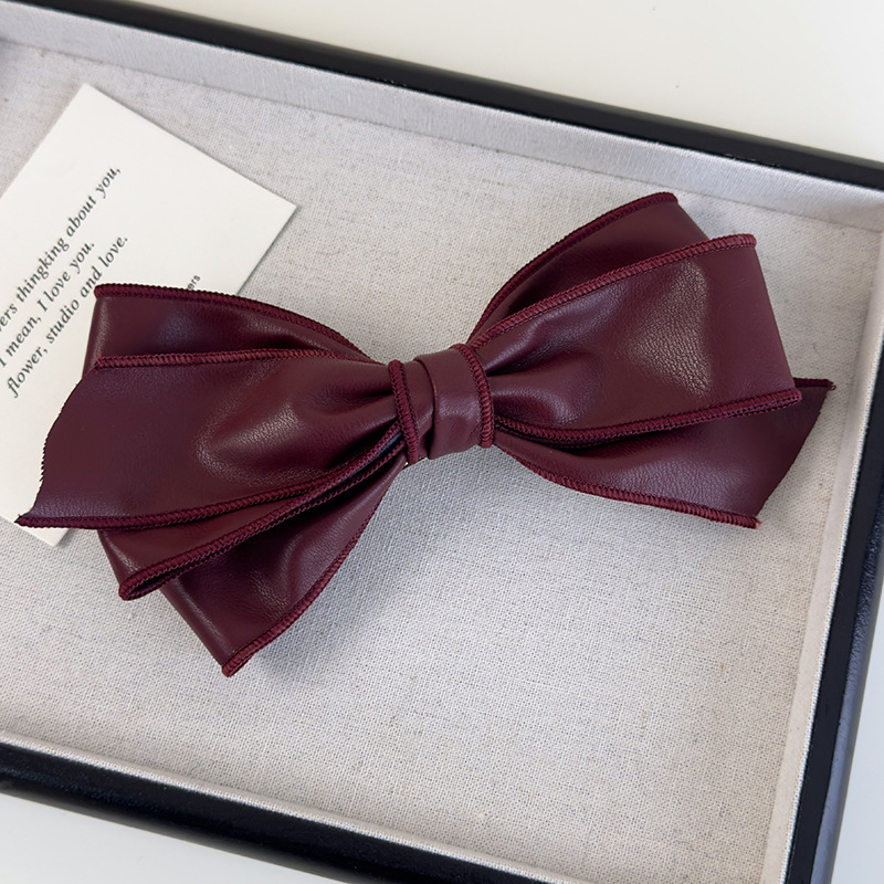 Barrette à Nœud en Cuir