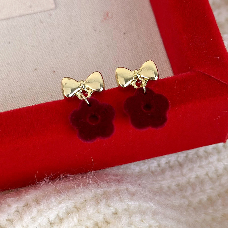 Burgu Flok Çiçekli Küpeler