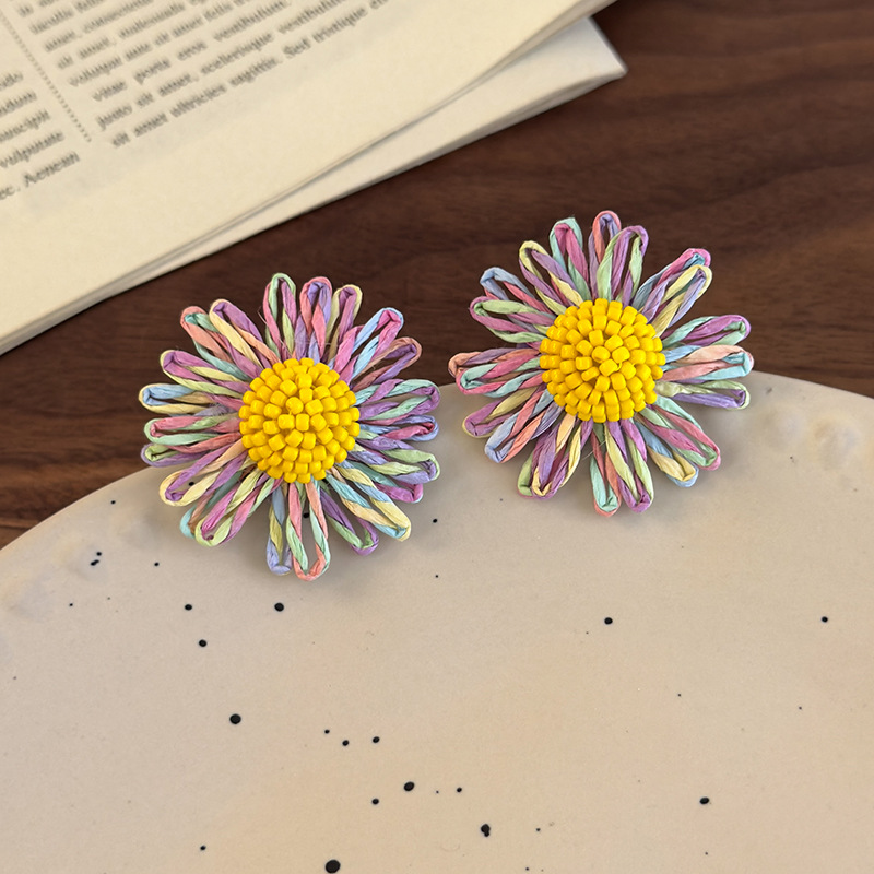 أقراط زهور الرافيا مع الخرز