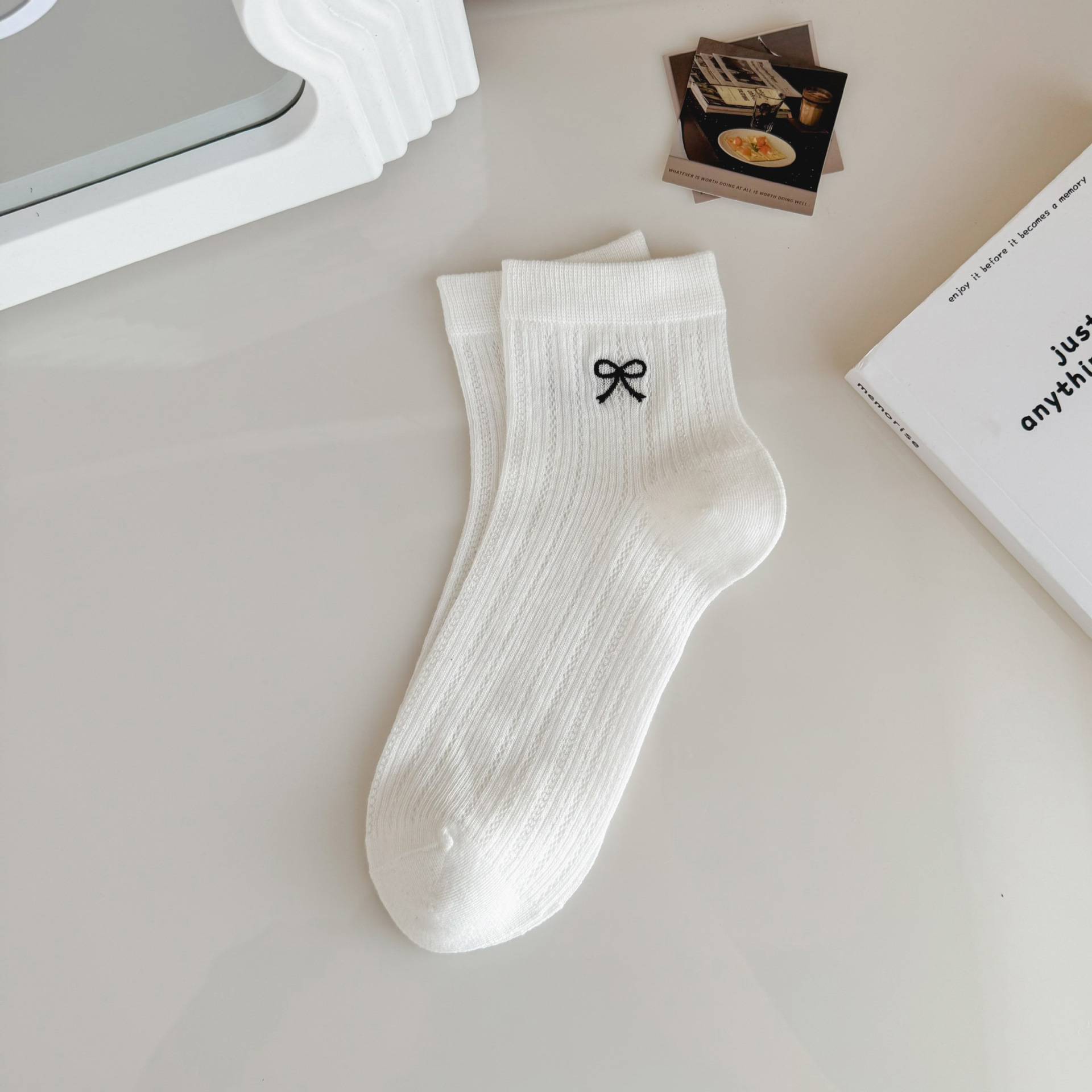 جوارب نسائية صيفية قصيرة بتطريز ربطة