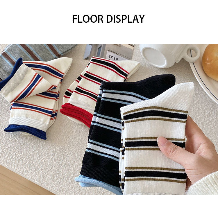 Meias Cano Médio Listradas com Enrugue