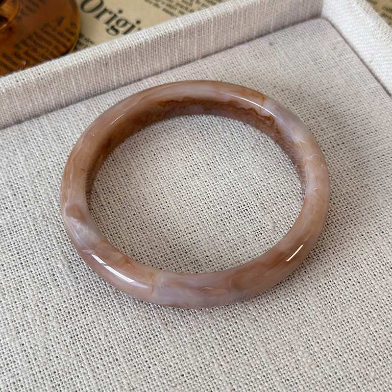 Асиметричні браслети зі смоли