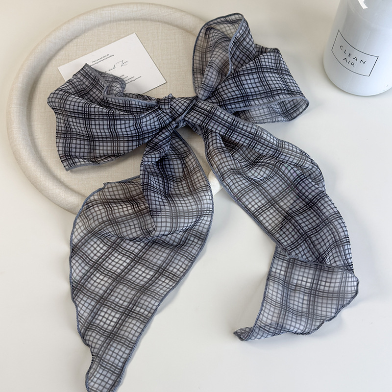 وشاح طويل ضيق منقوش أزرق