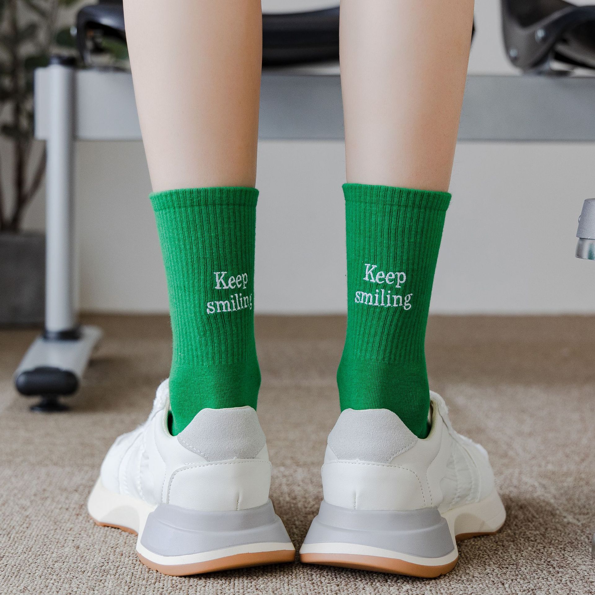 Meias Mid-Calf Bordadas