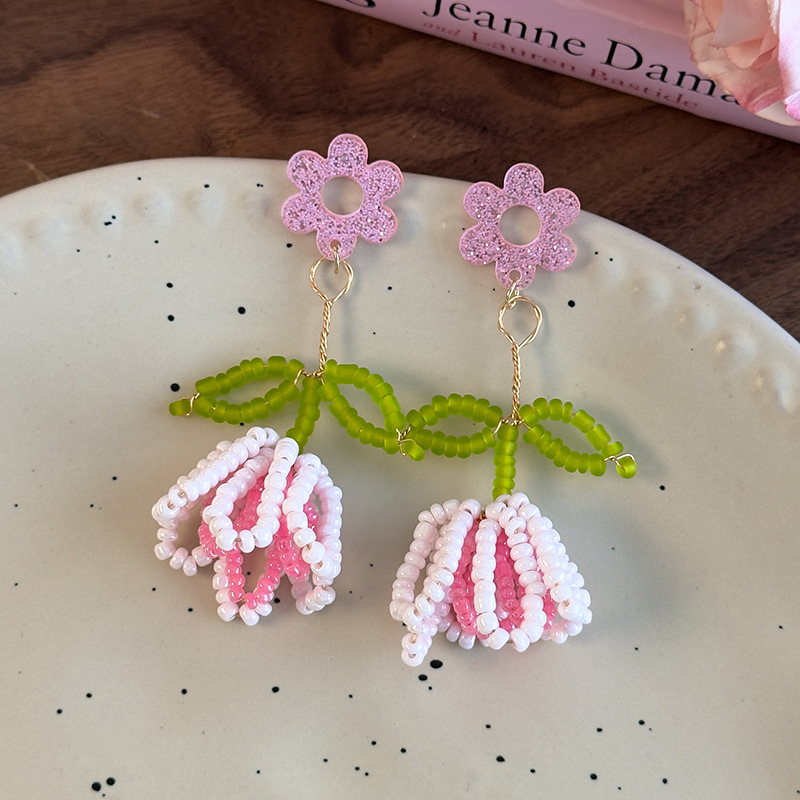 أقراط زهرة التوليب