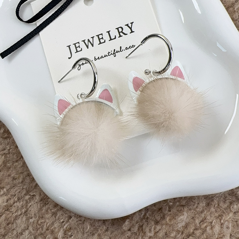 Náušnice s Kočičím Uchem a Pomponem