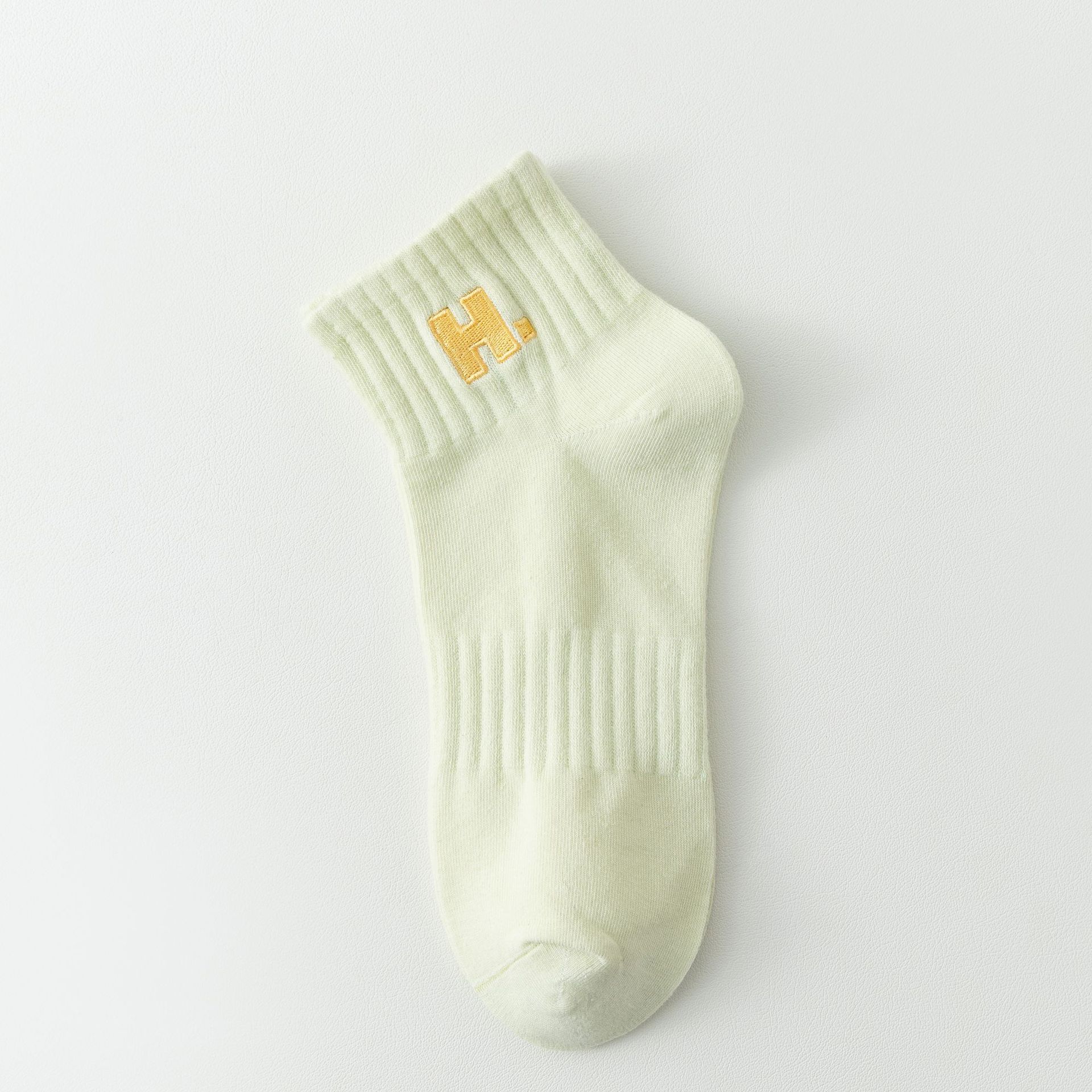 Șosete cu litera H brodată