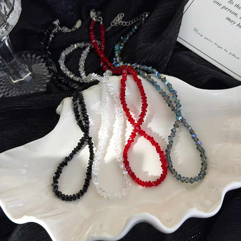 Colar de Cristal Triangular Geométrico