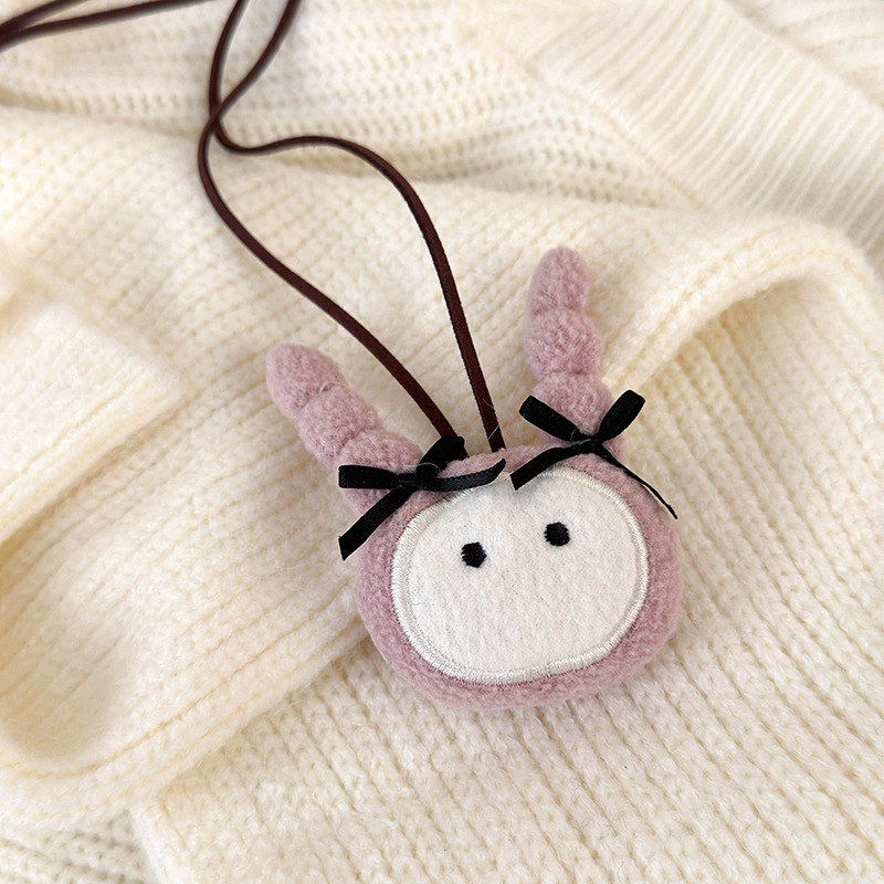 Намисто з кроликом з мультфільму