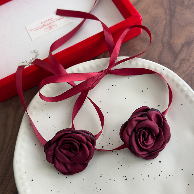 Gargantilha com Flor