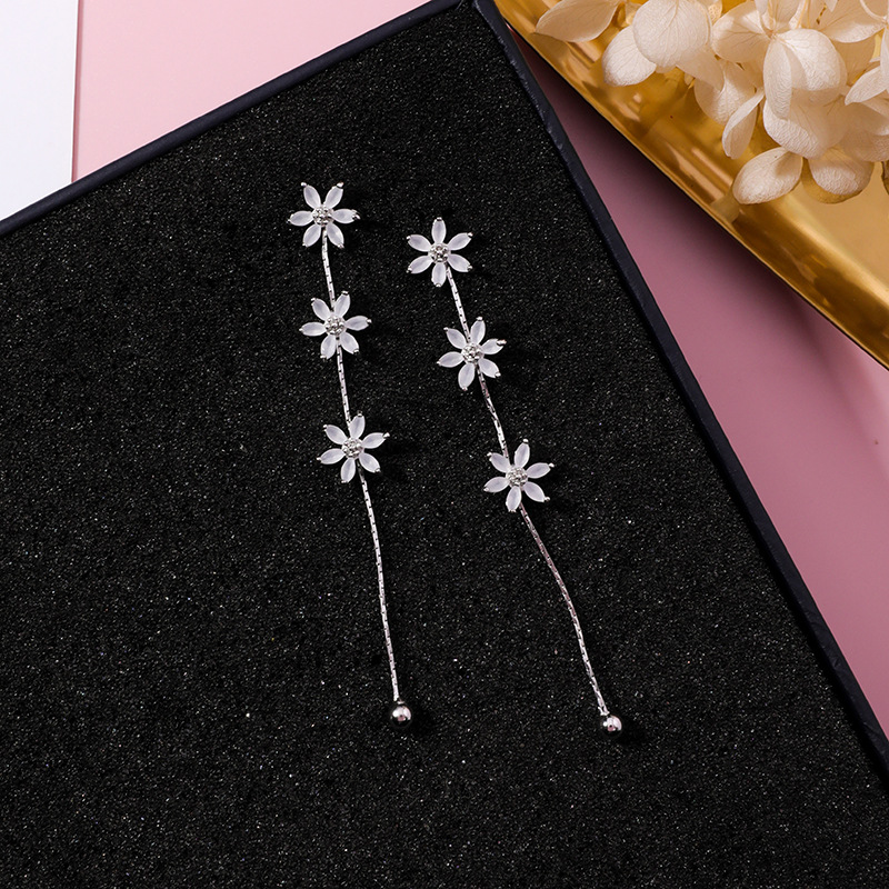 Pembe Kiraz Çiçeği Püsküllü Zirkonya Küpeler