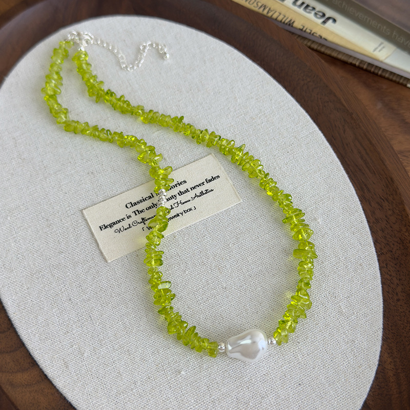 Оливково-зелене кам'яне перлове намисто