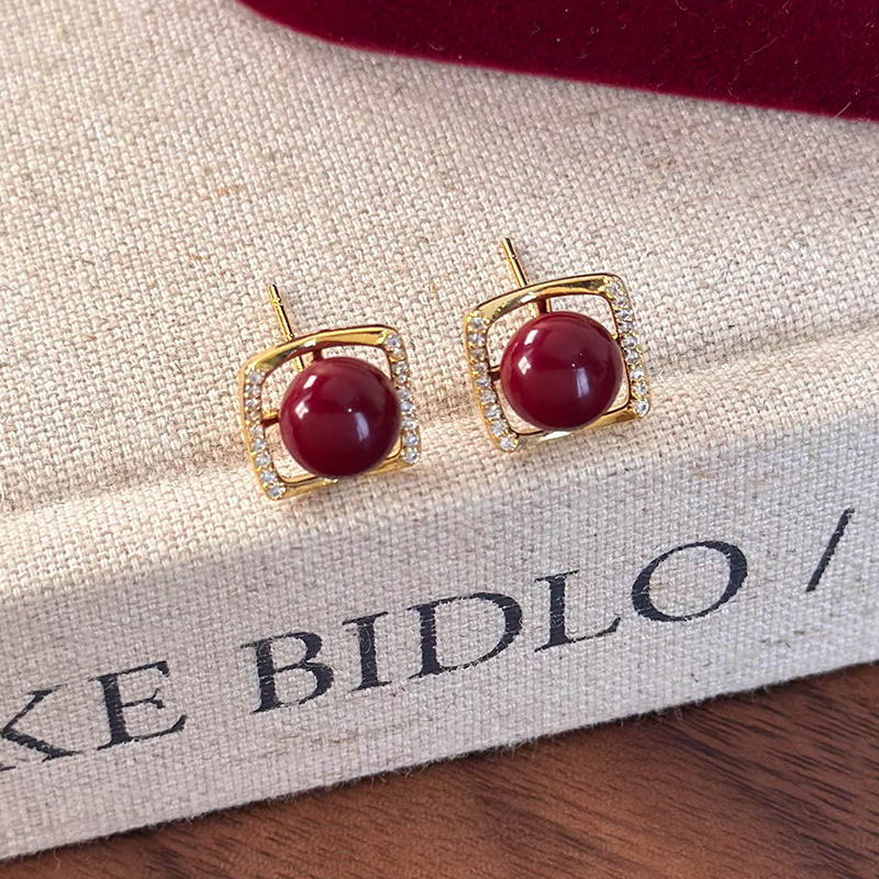 레드 빈 펄 이어스터드 스퀘어 지르코니아